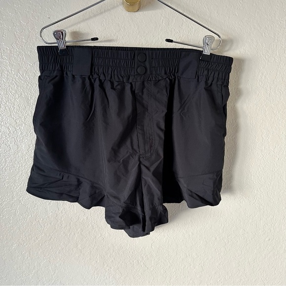 NEW Free people get your flirt on black shorts size L - Picture 2 of 7